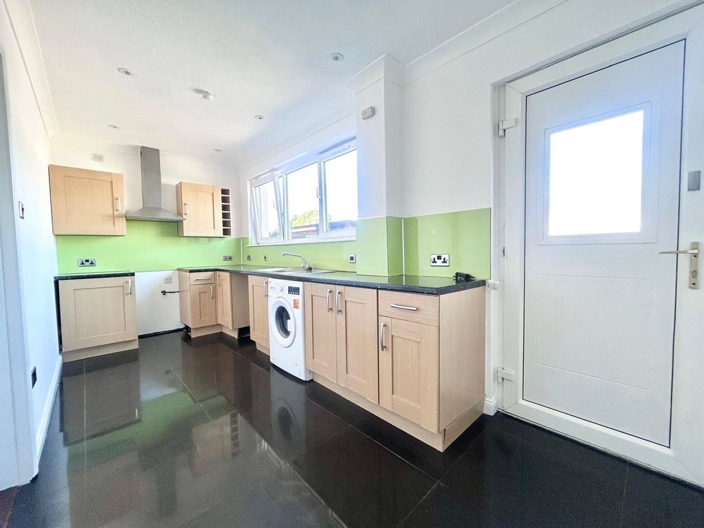 Property photo 3 of 16 Picture No. 26