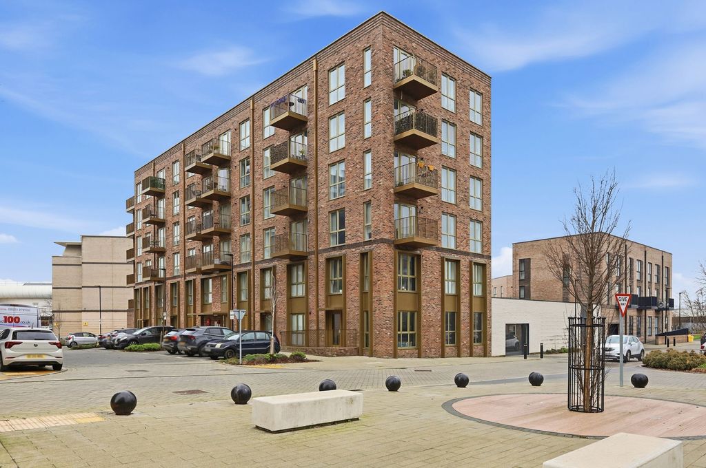 Property photo 2 of 12 Modern Apartment