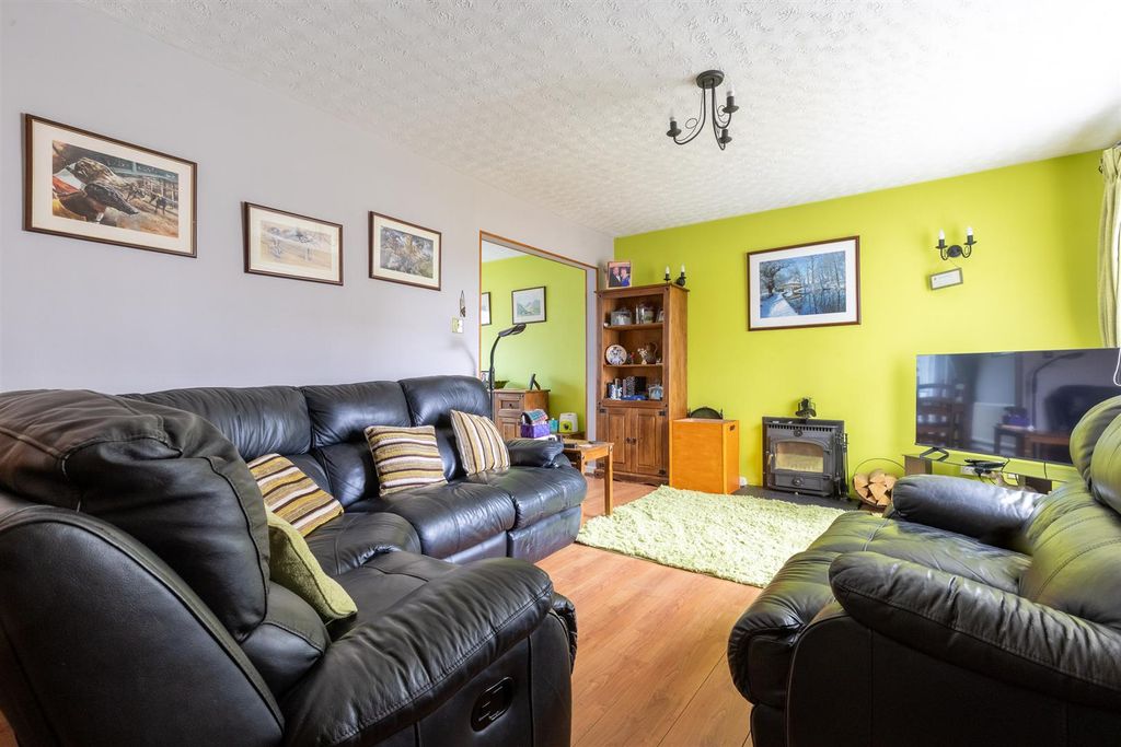 Property photo 2 of 16 16Oakfieldavenue-3.Jpg