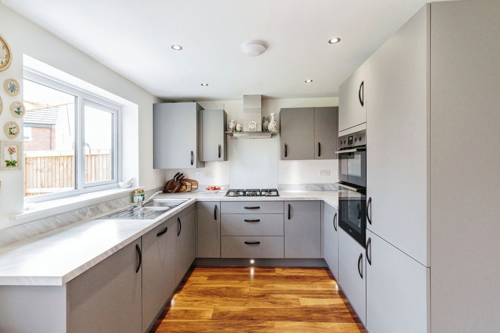Property photo 3 of 20 Kitchen Diner