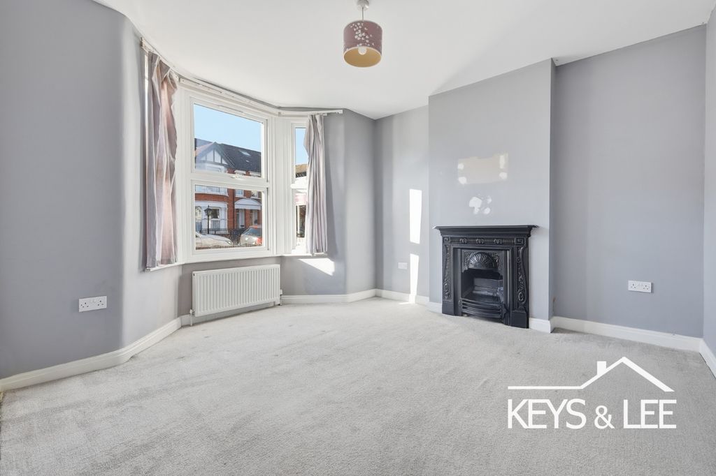 Property photo 2 of 15 4158112