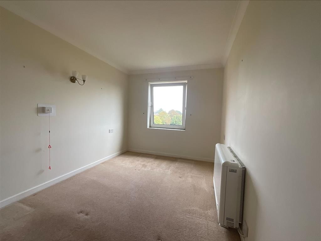 Property photo 2 of 6 Bedroom