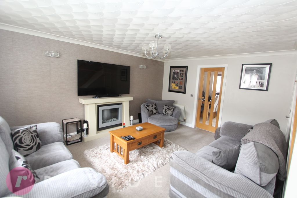 Property photo 2 of 13 Lounge