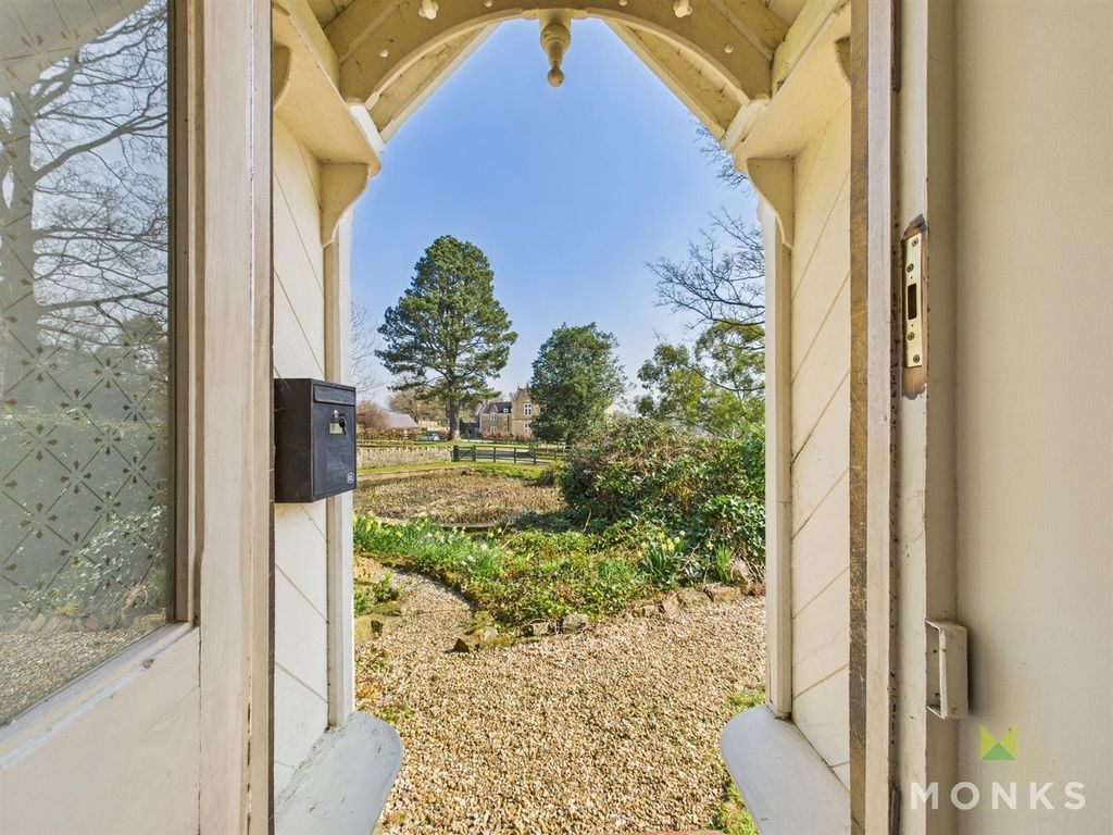 Property photo 2 of 24 Entrance Porch