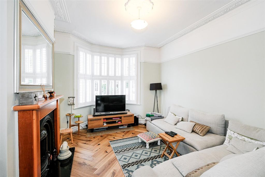 Property photo 3 of 27