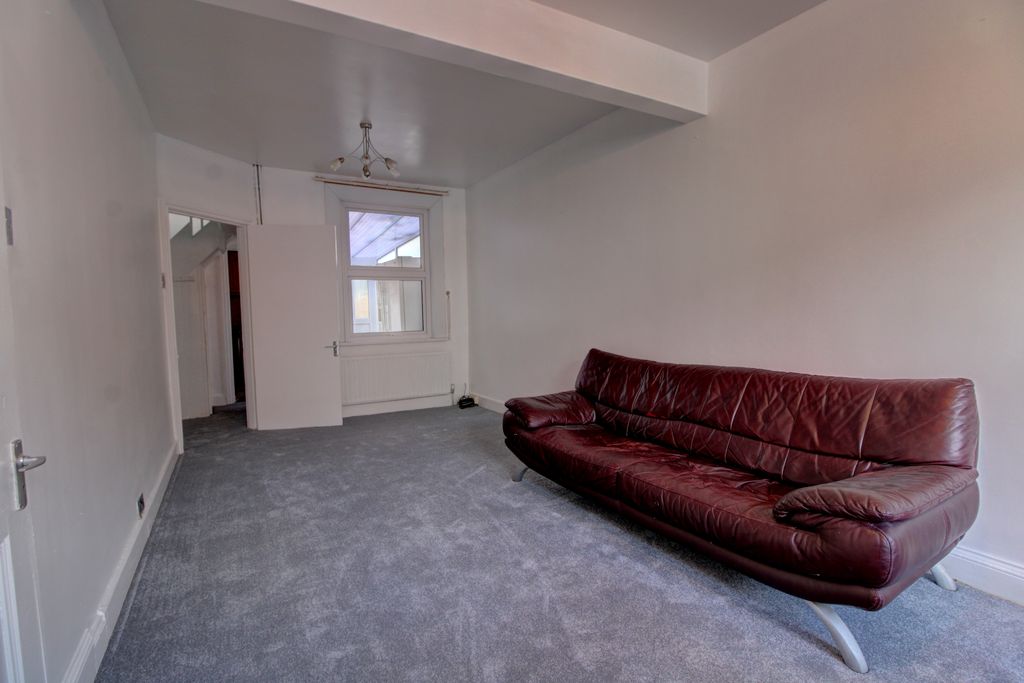 Property photo 3 of 9 Sitnew