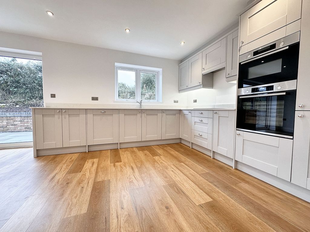 Property photo 3 of 16 Dining Kitchen