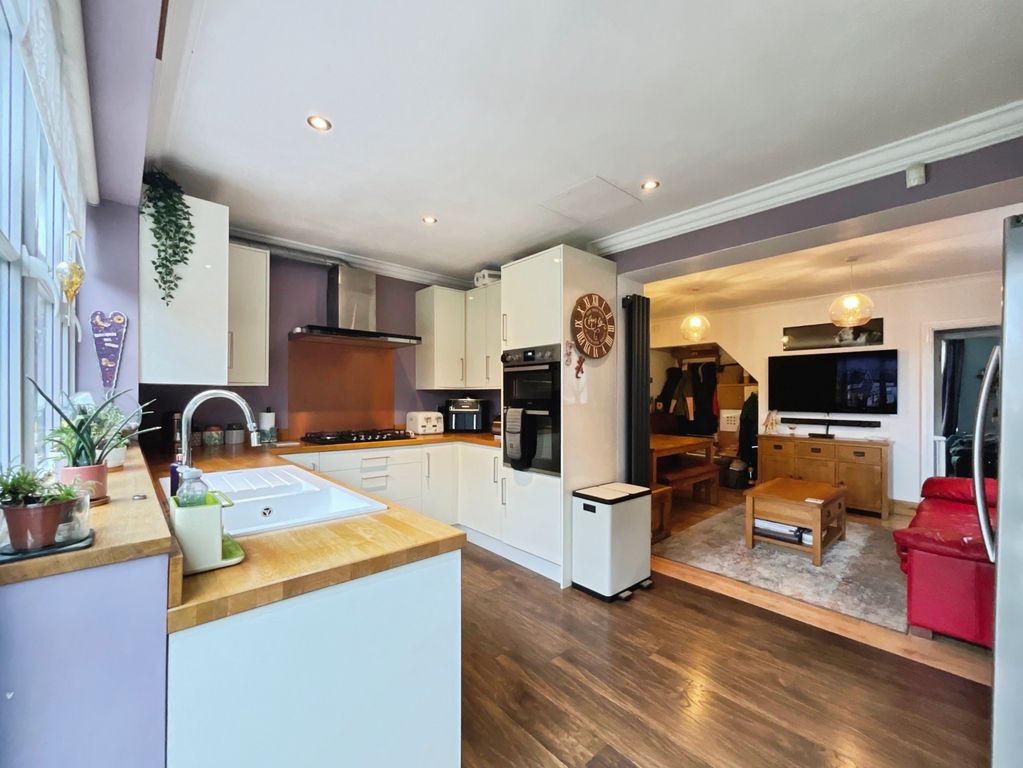 Property photo 2 of 16 3551Bffd-B-406B-8E29-5D4541Fca2F0-2571-00000137F5F2CD08