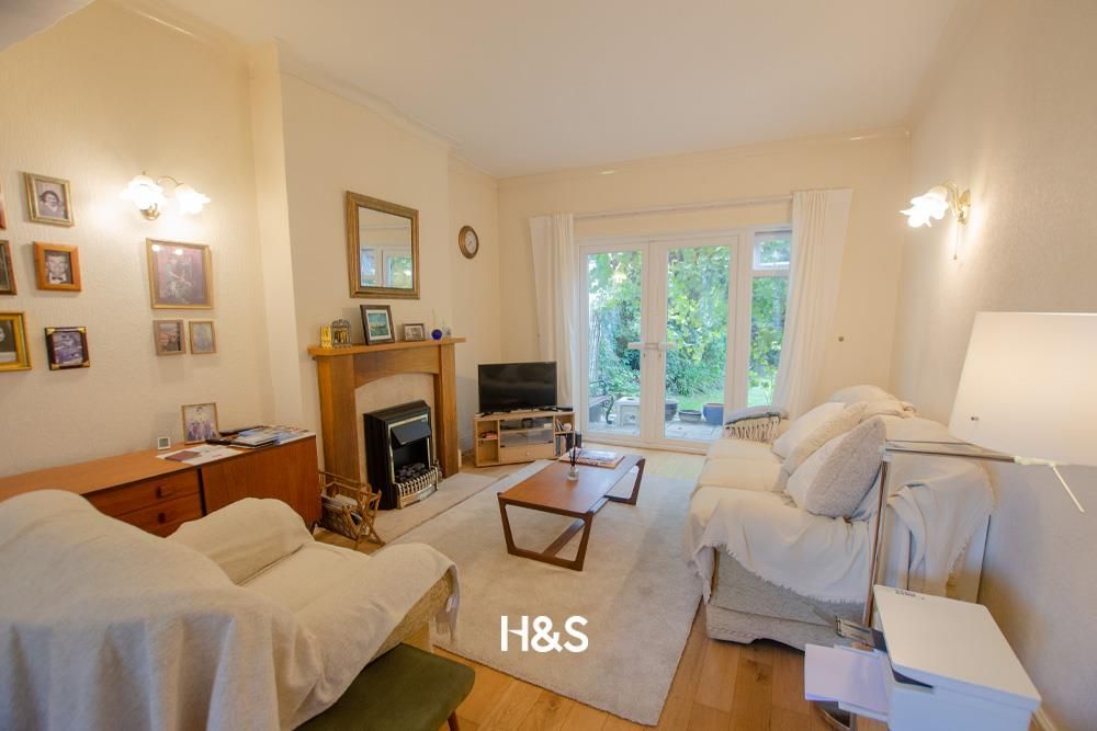 Property photo 2 of 17 113 Burman - Lounge.Jpg