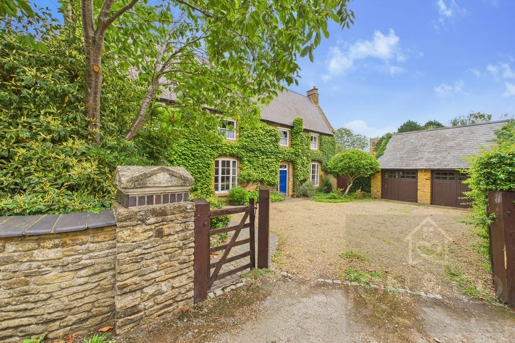 Property photo 1 of 41