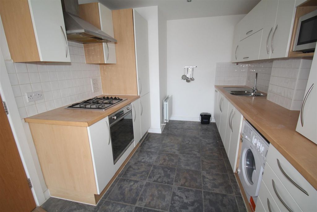 Property photo 3 of 7 Kitchen