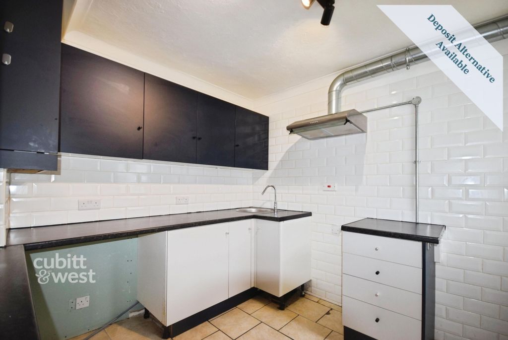 Property photo 3 of 6 43 Hawthorn Road - 3