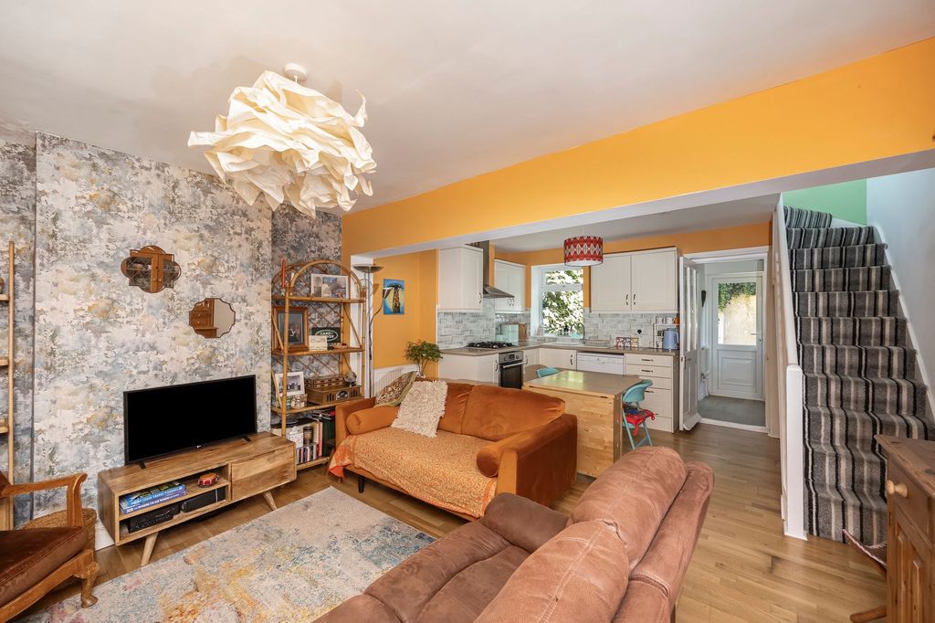 Property photo 2 of 18