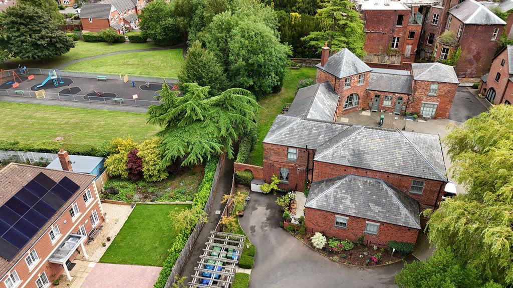 Property photo 2 of 23