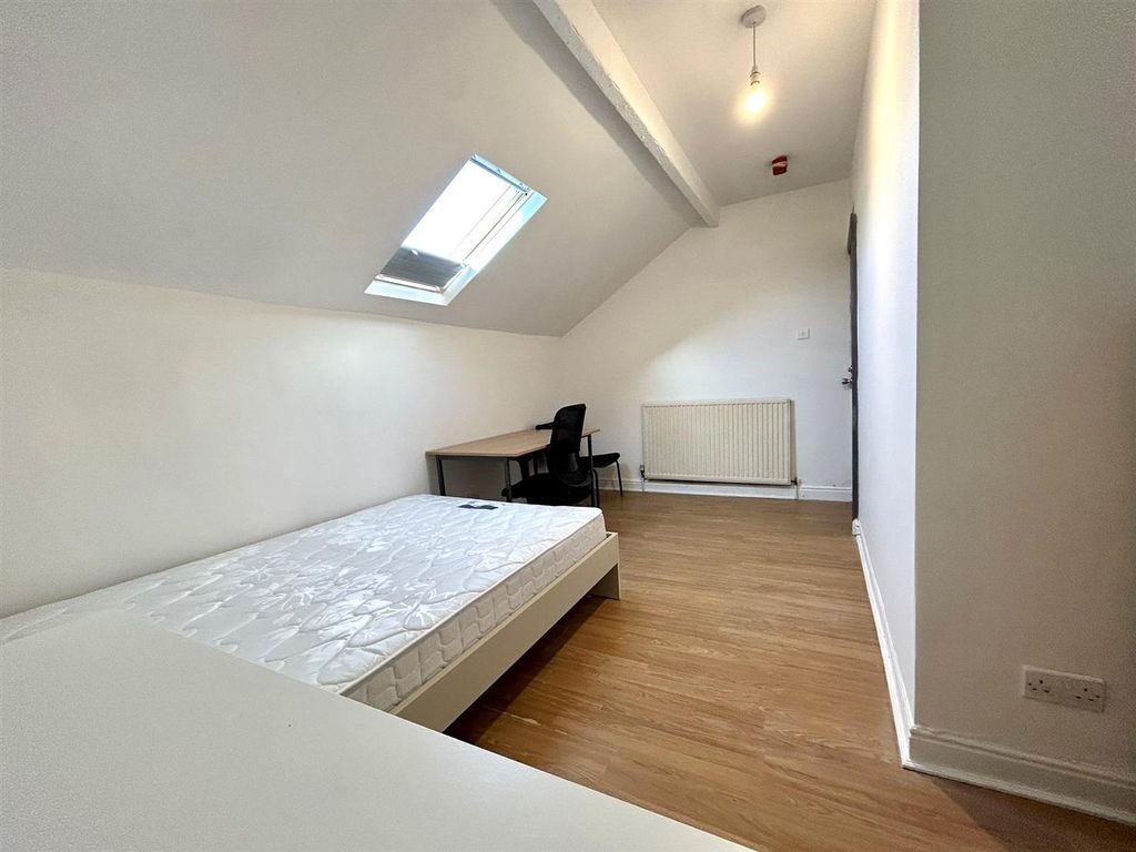 Property photo 3 of 8 214B828F-c1E0-4Fff-834d-2201F13Bf087.Jpg