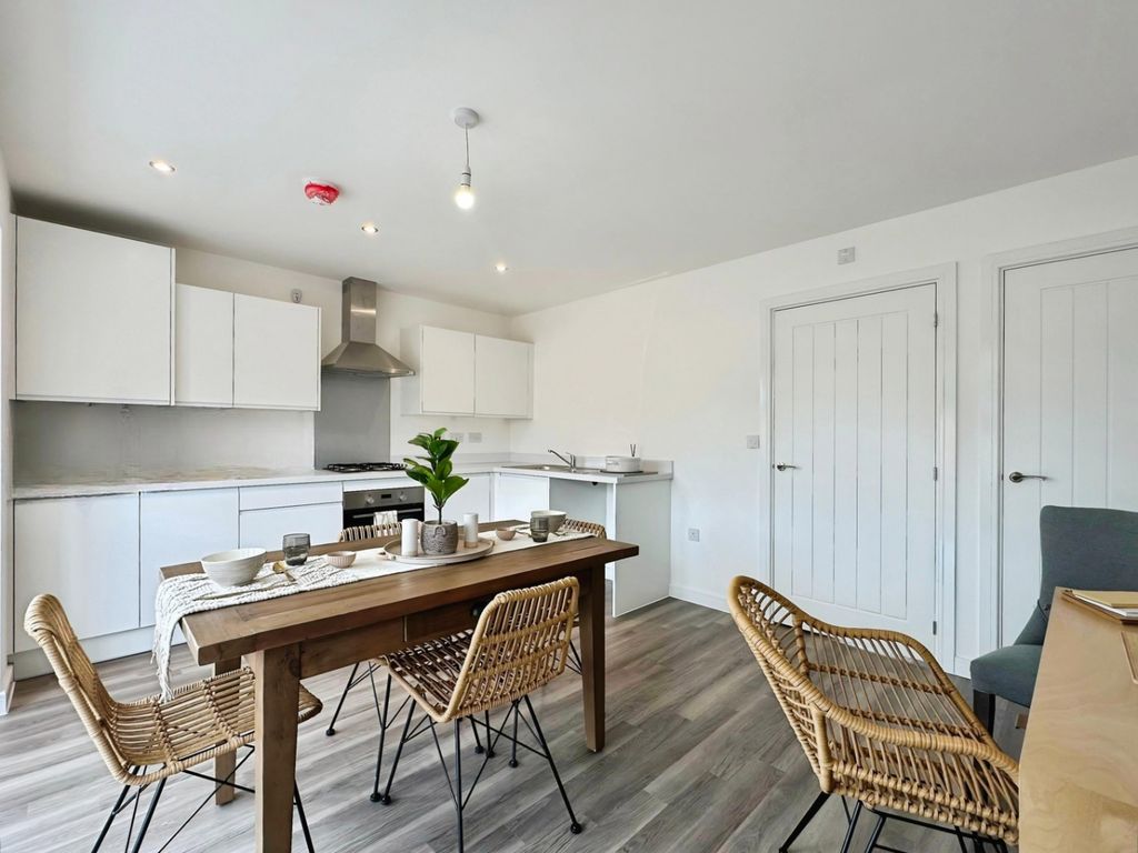 Property photo 3 of 14 Kitchen/Dining Room