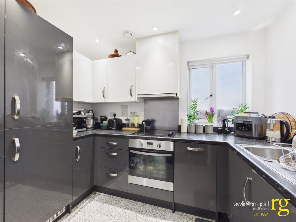 Property photo 3 of 12 Cam02900G0-Pr0317-Still010.Jpg