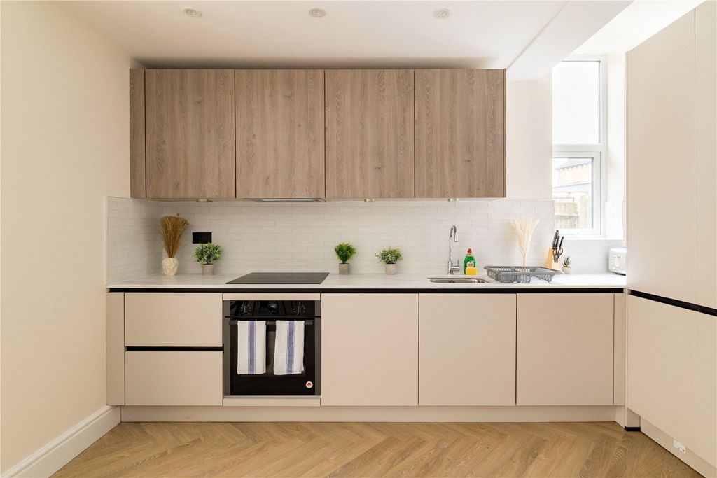 Property photo 3 of 19 Reception/Kitchen