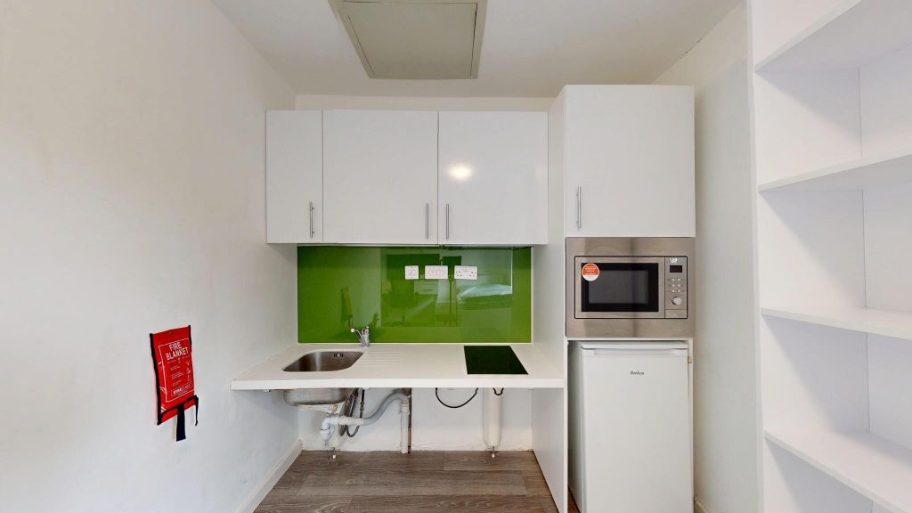 Property photo 2 of 19 Kitchen