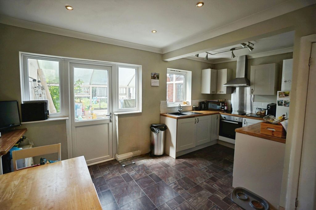 Property photo 2 of 13 Kitchen Diner