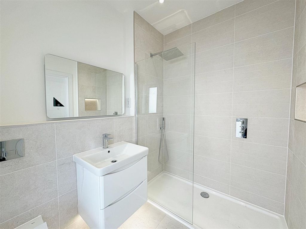Property photo 3 of 22 En-Suite