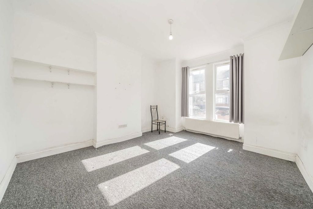 Property photo 2 of 6