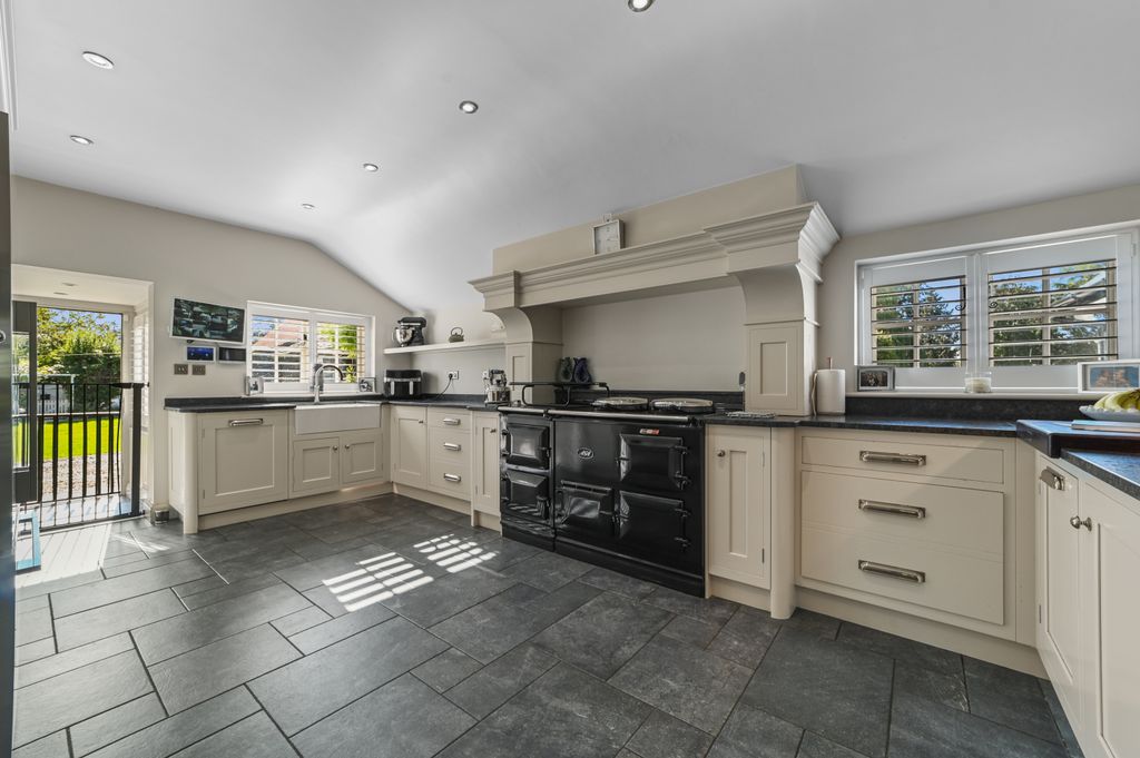 Property photo 3 of 58 Ht-Fc(Col)-Moatfarm-15
