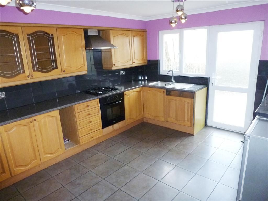 Property photo 2 of 6 Kitchen