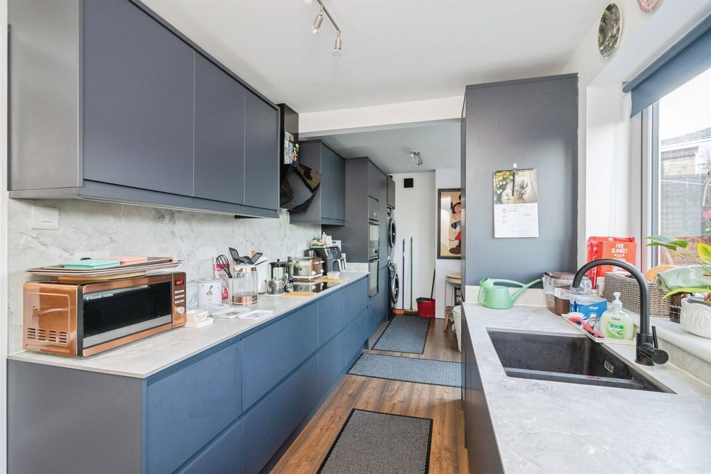 Property photo 3 of 20