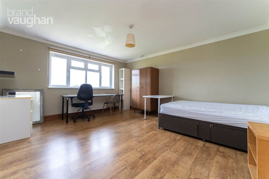 Property photo 3 of 16 Bedroom