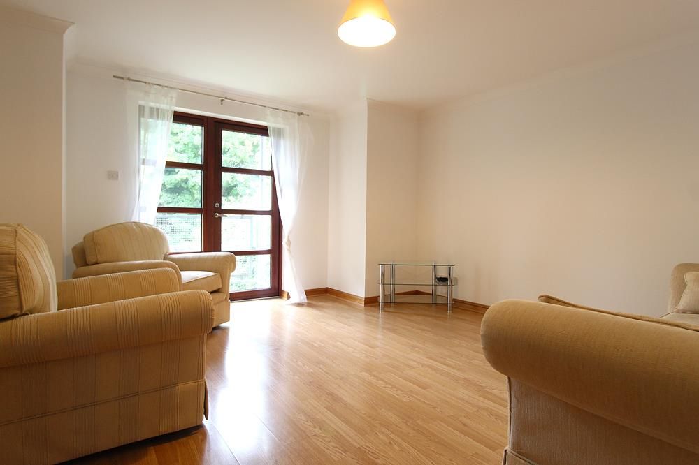 Property photo 2 of 16 Lounge Alt