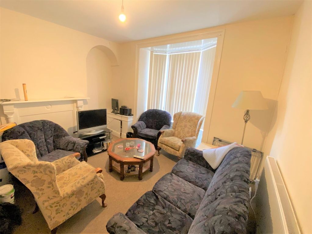 Property photo 3 of 8 267 Lounge.Jpg