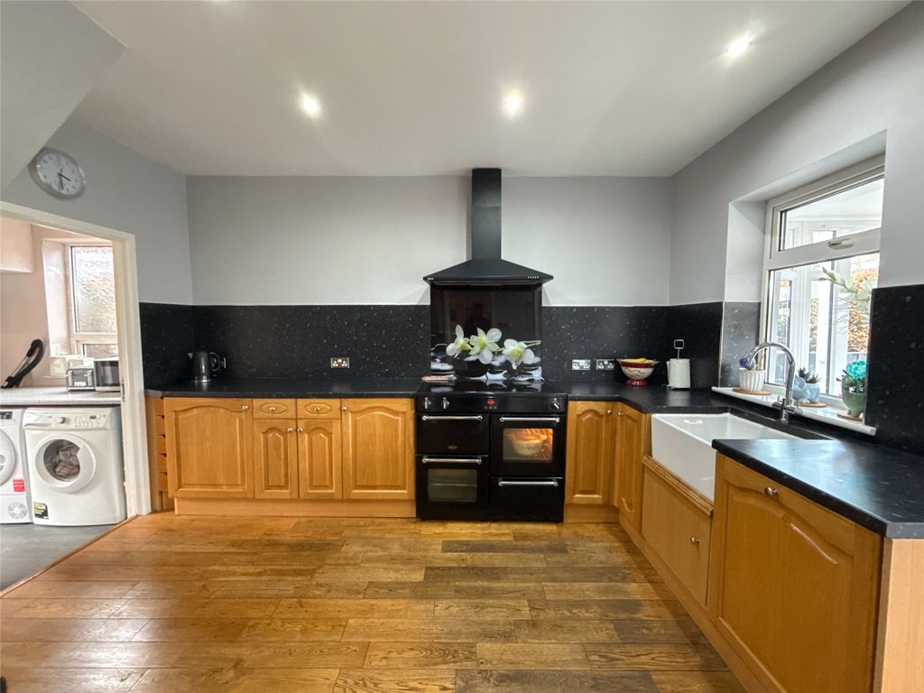 Property photo 3 of 30 Kitchen