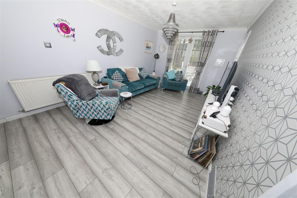 Property photo 2 of 13 B