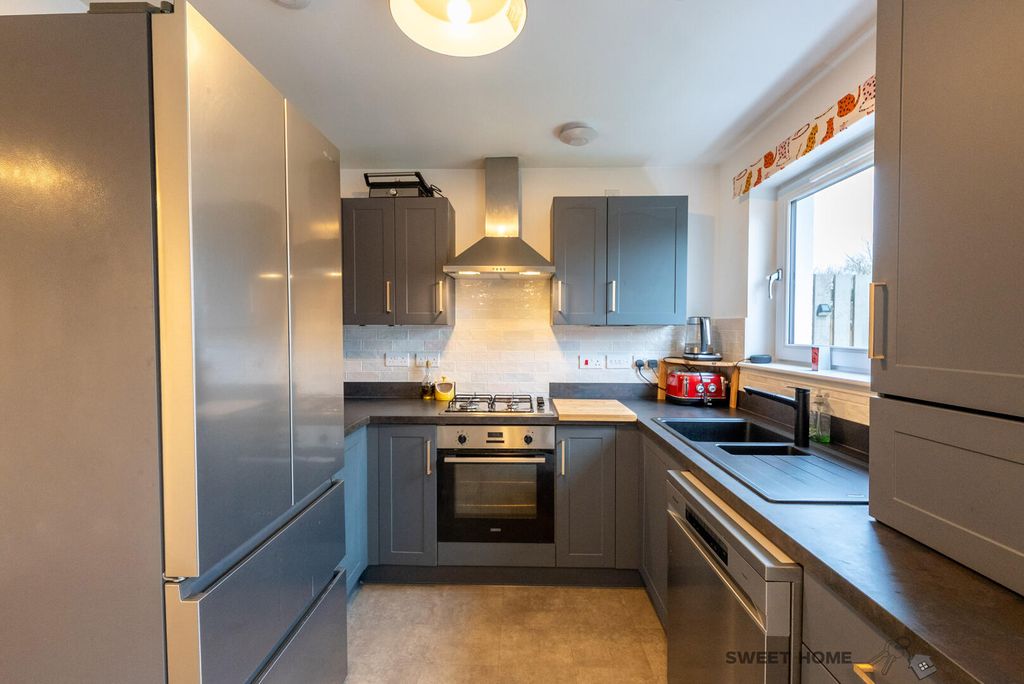 Property photo 3 of 28 Kitchen