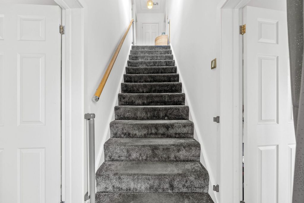 Property photo 2 of 36