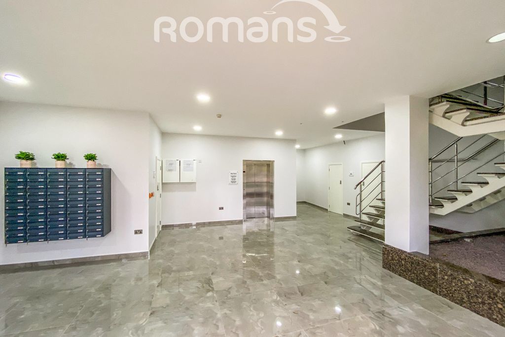 Property photo 2 of 9 Communal Entrance