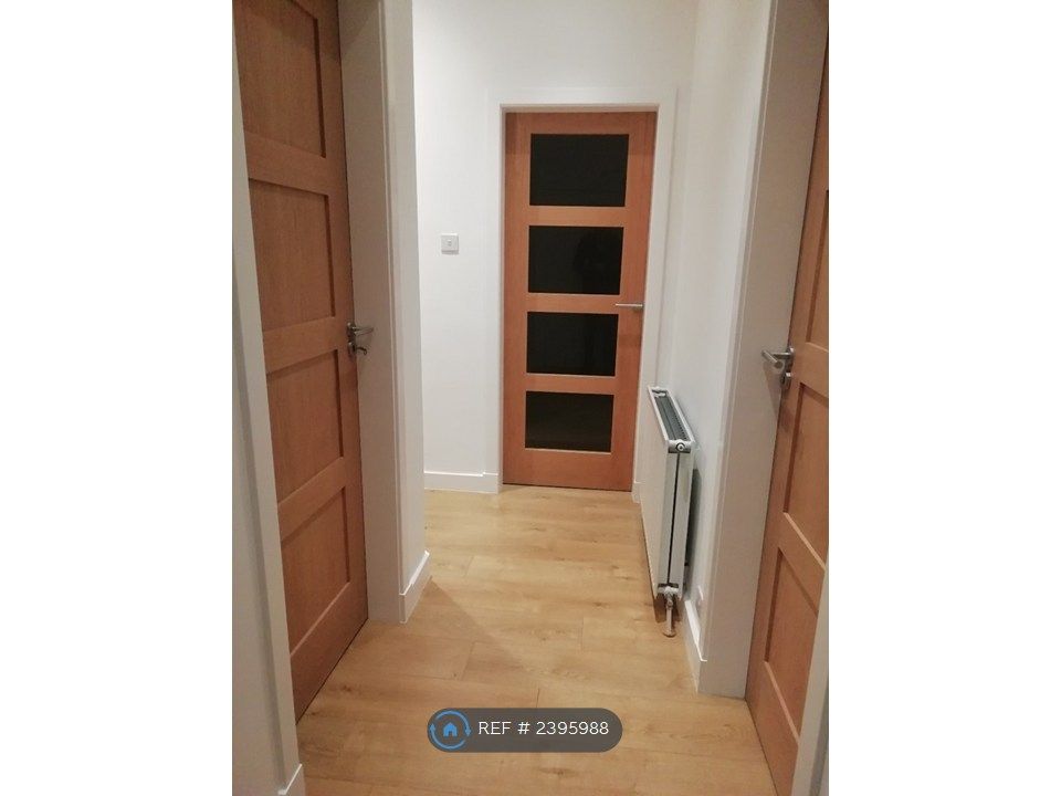 Property photo 3 of 9 Hallway