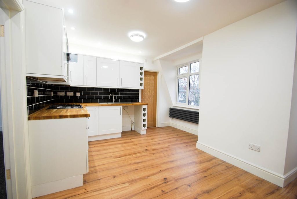 Property photo 2 of 6 Photo 1