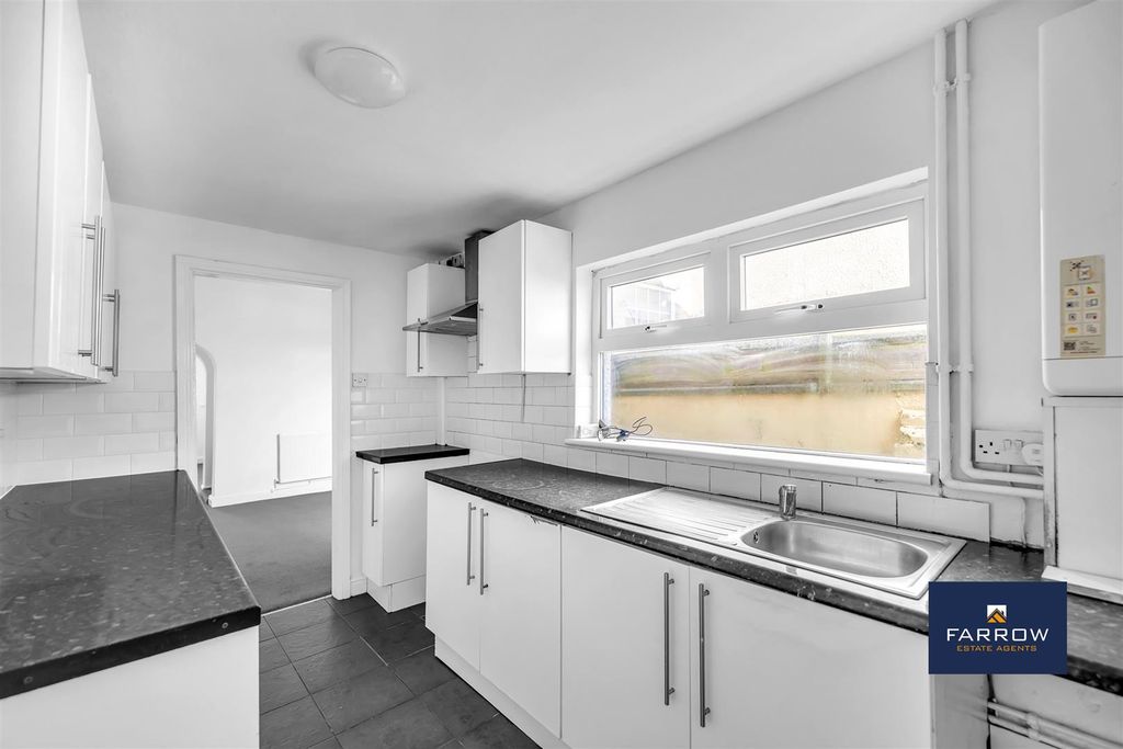 Property photo 3 of 20 Kitchen