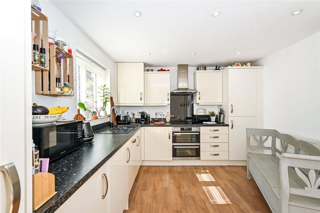 Property photo 3 of 21 Kitchen
