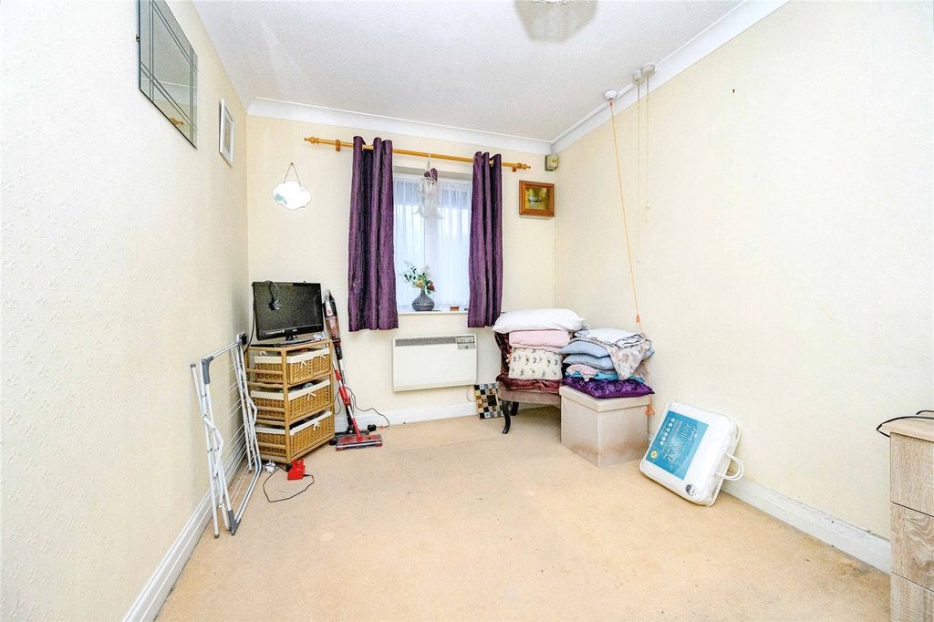 Property photo 3 of 9 Bedroom