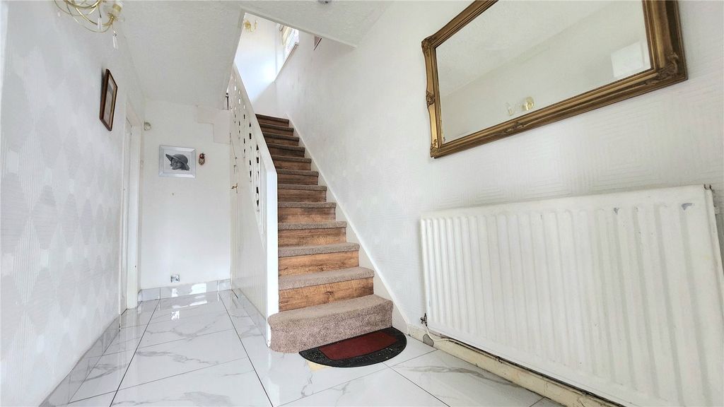 Property photo 3 of 19 Picture No. 02