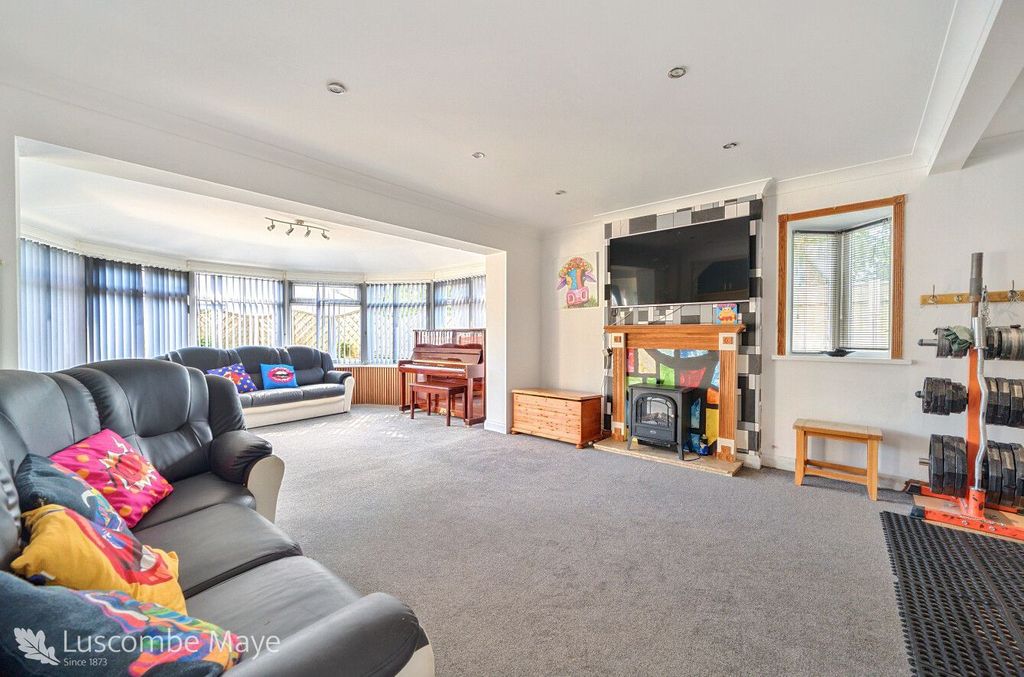 Property photo 3 of 13