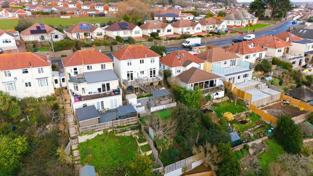 Property photo 3 of 37