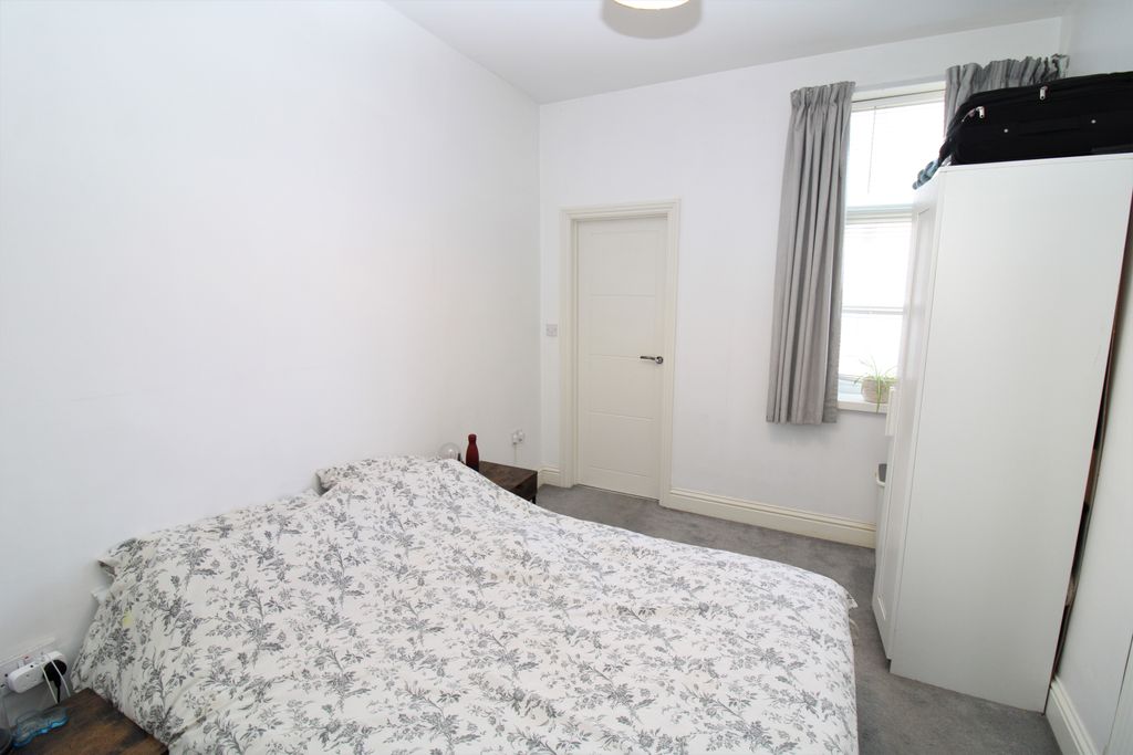 Property photo 3 of 7 Bedroom 1