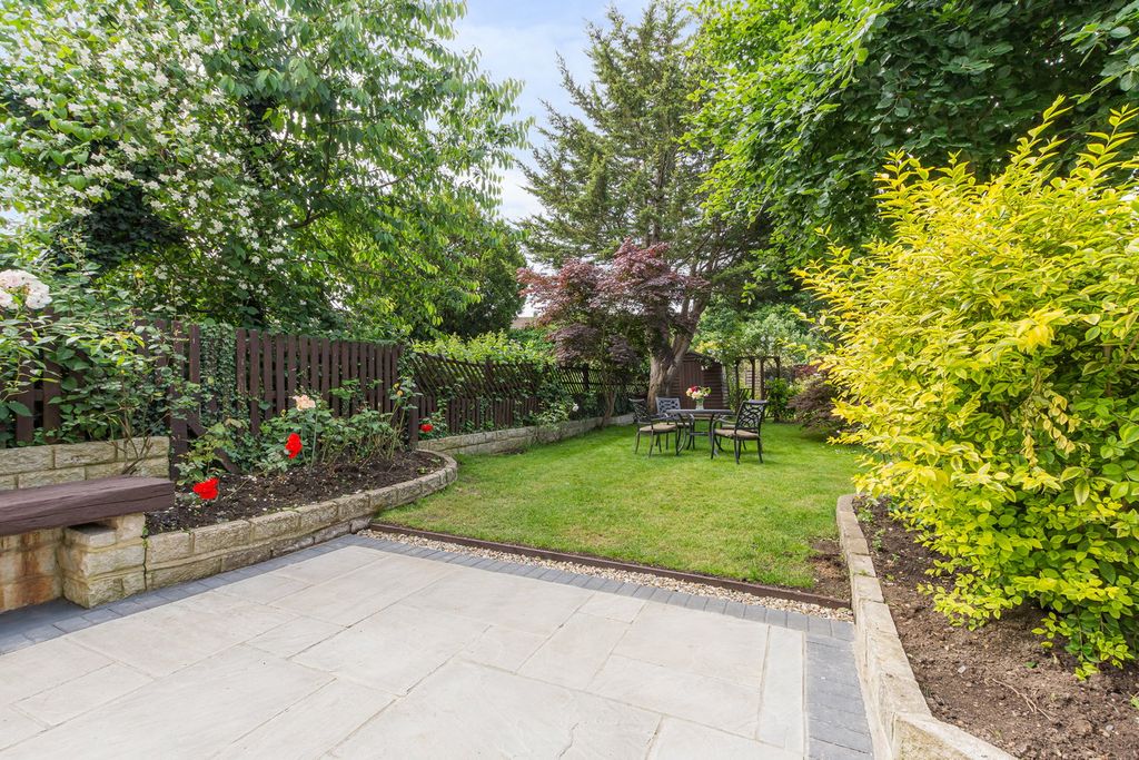 Property photo 3 of 23