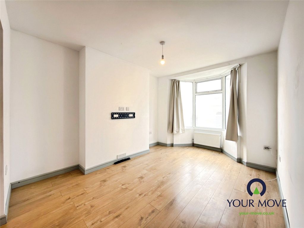 Property photo 2 of 12 Lounge