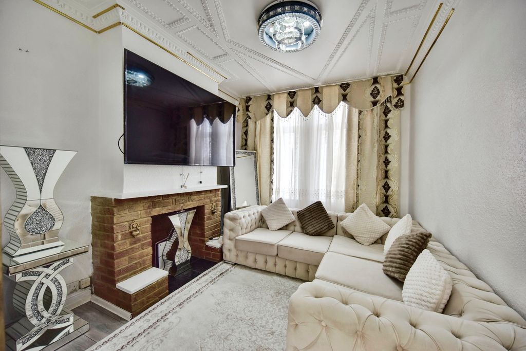 Property photo 3 of 19