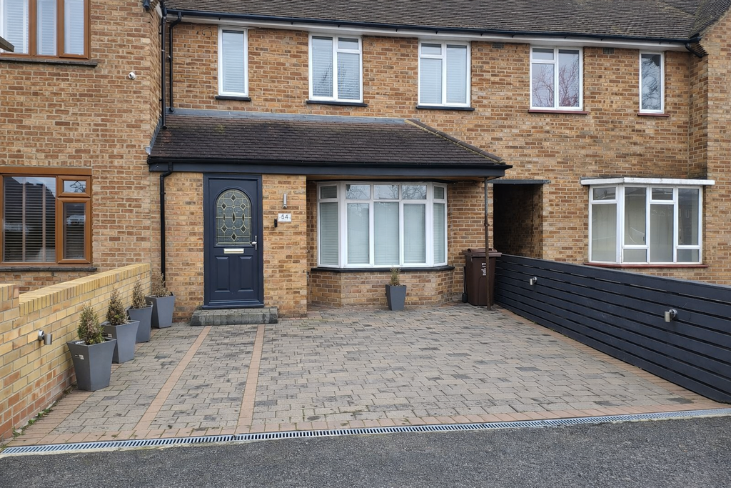 Property photo 1 of 9 Traditional British Terraced House Exterior